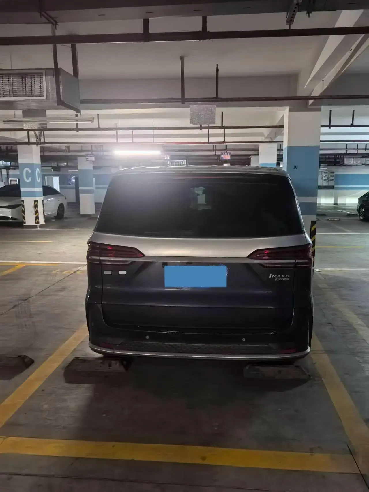 2022 ROEWE IMAX8 thumbnail 3