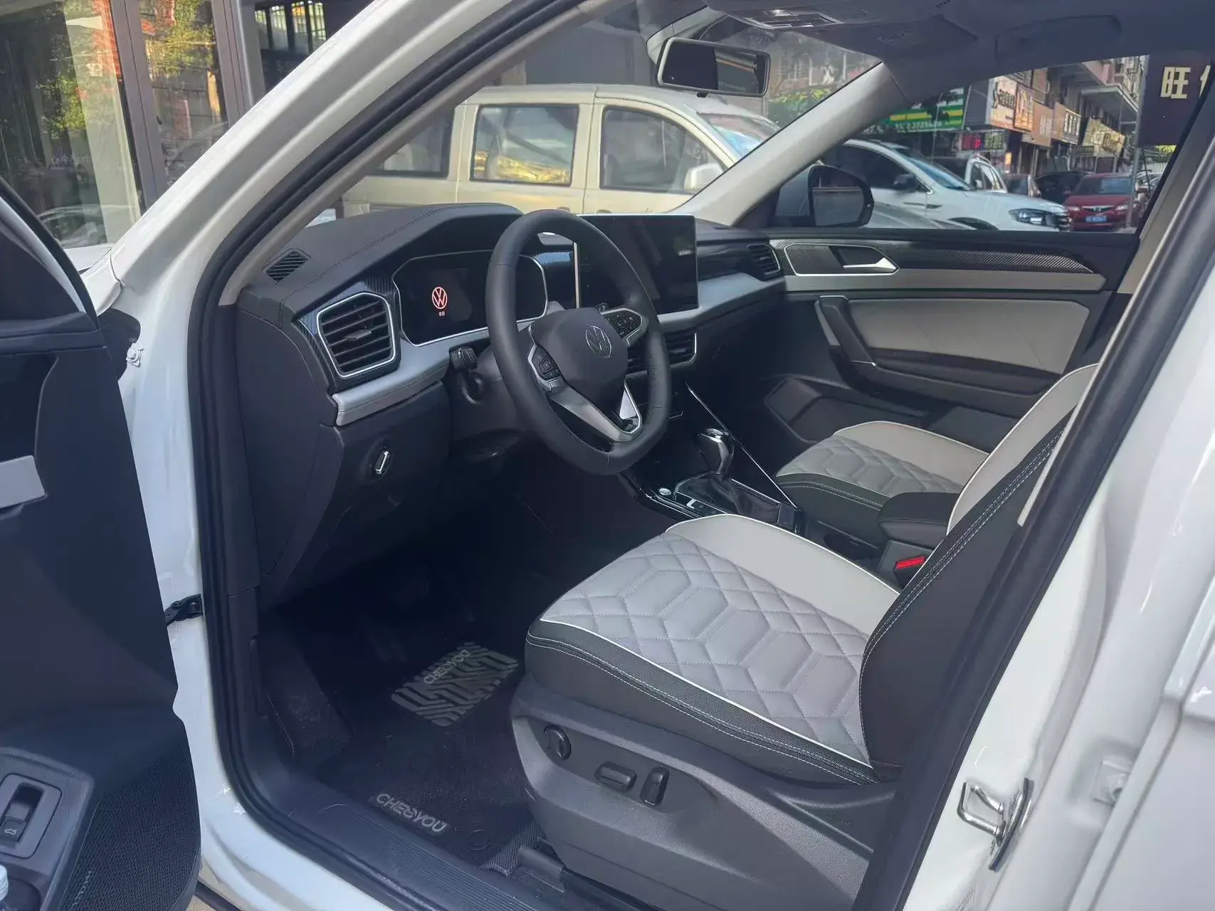 2025 VOLKSWAGEN TAYRON thumbnail 3