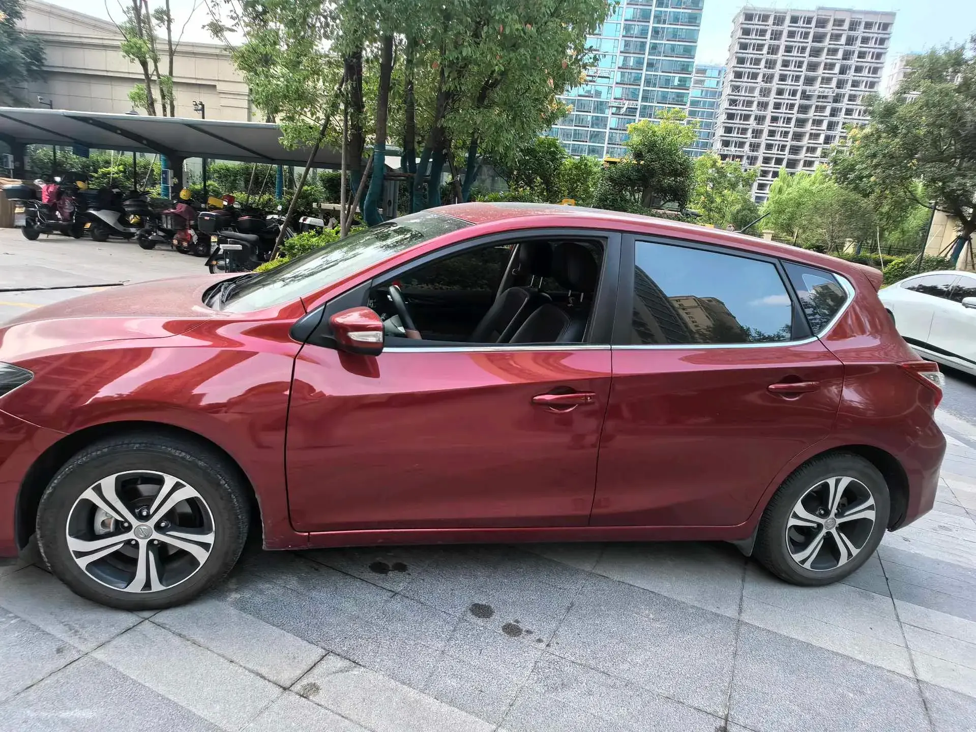 2020 NISSAN TIIDA thumbnail 4