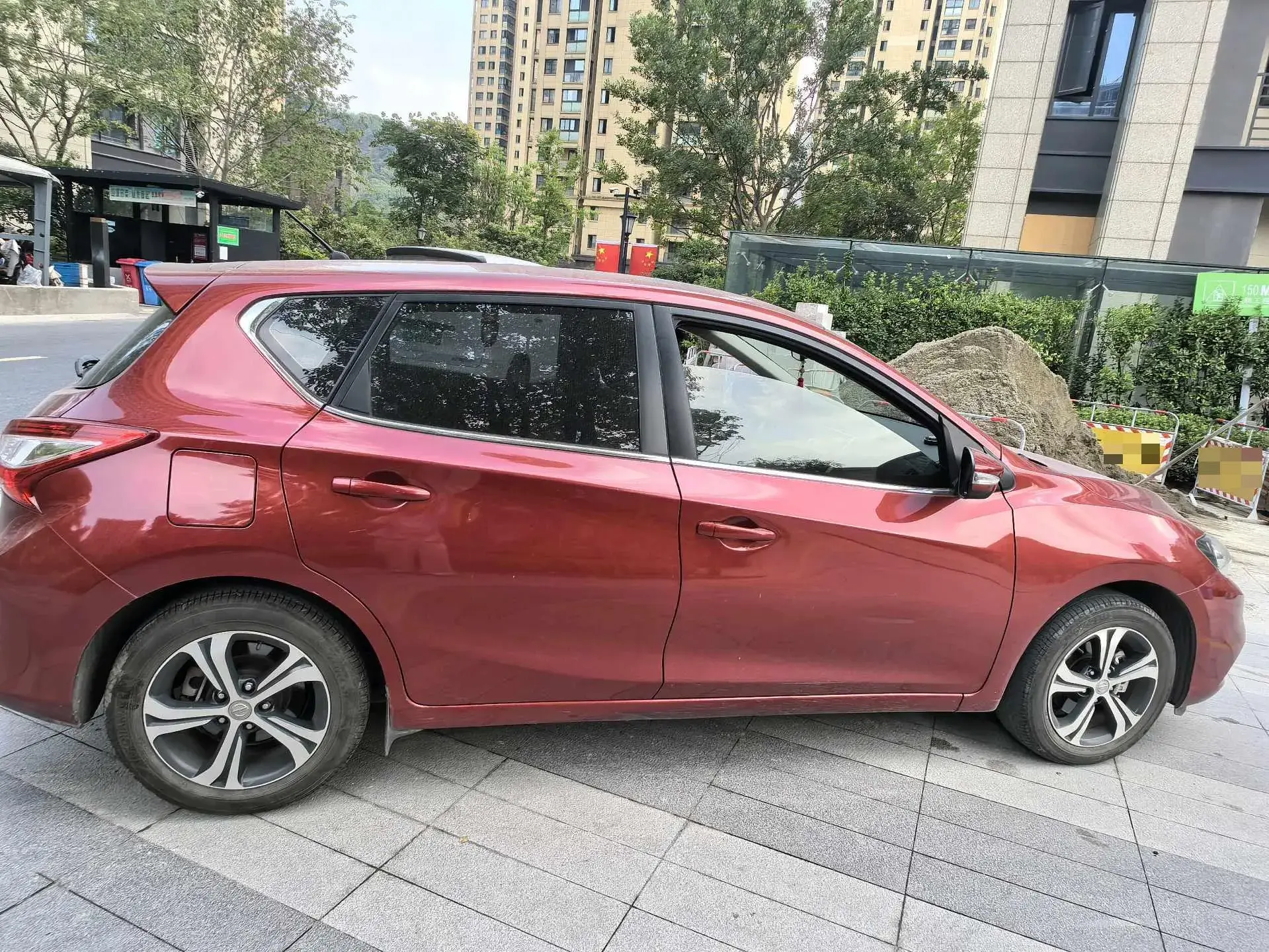 2020 NISSAN TIIDA thumbnail 3