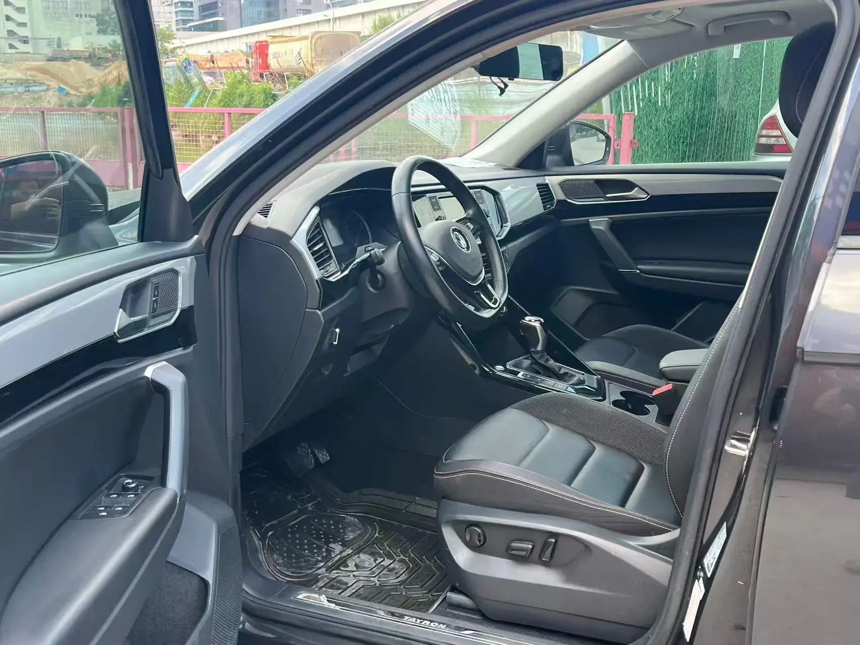 2019 VOLKSWAGEN TAYRON thumbnail 4