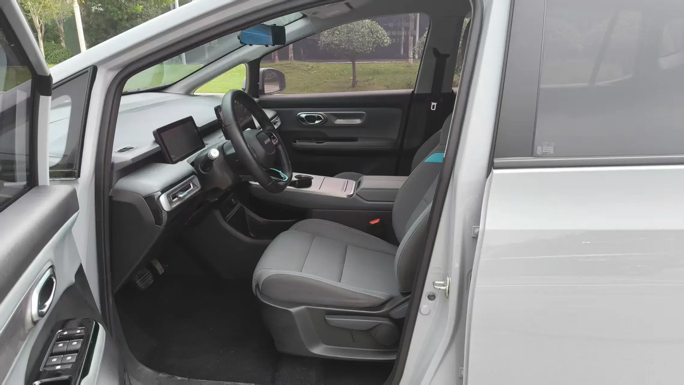 2023 AION Y thumbnail 4