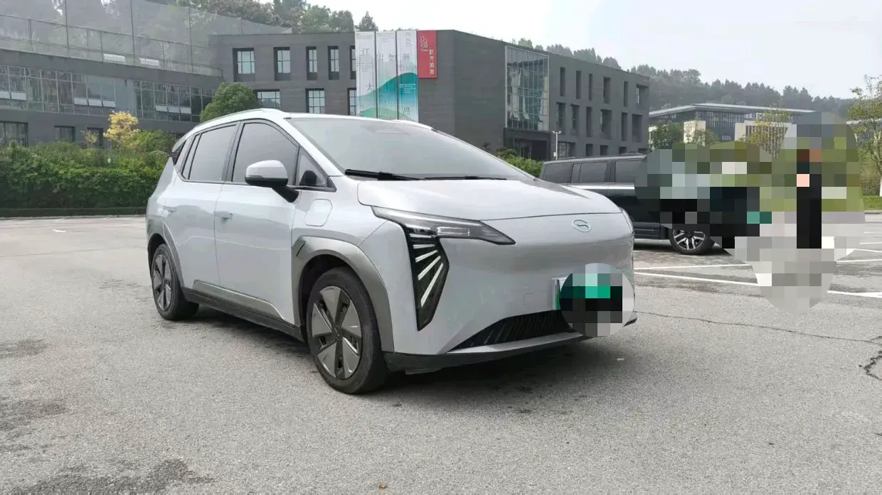 2023 AION Y thumbnail 3