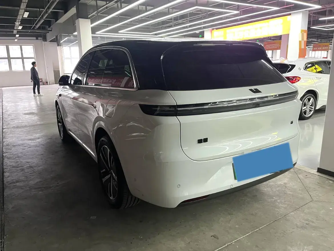 2024 LI L6 thumbnail 2