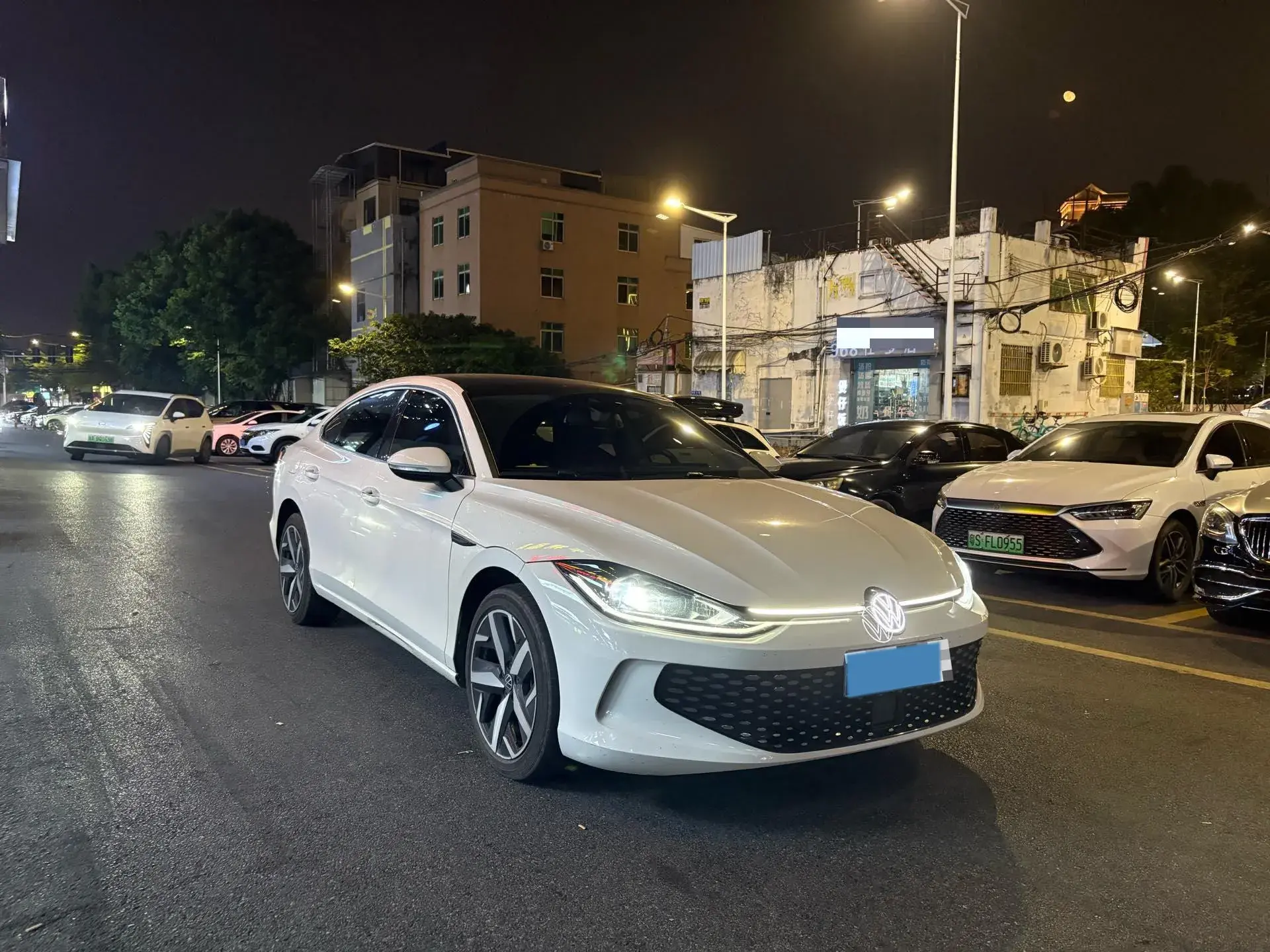 2022 VOLKSWAGEN LAMANDO thumbnail 3