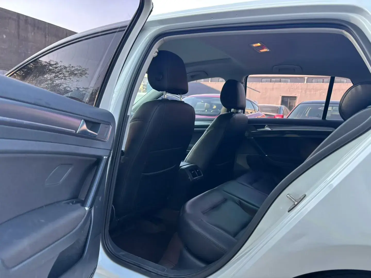 2017 VOLKSWAGEN GOLF thumbnail 3