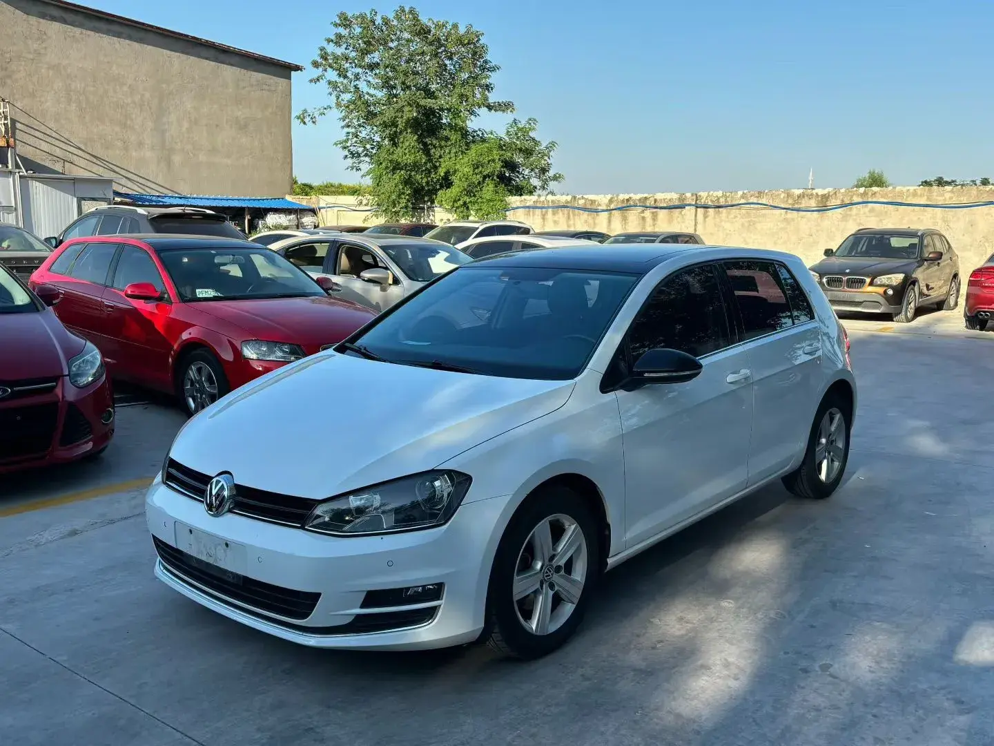 2017 VOLKSWAGEN GOLF view 1