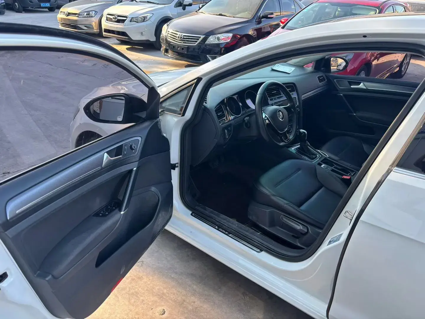 2017 VOLKSWAGEN GOLF thumbnail 2