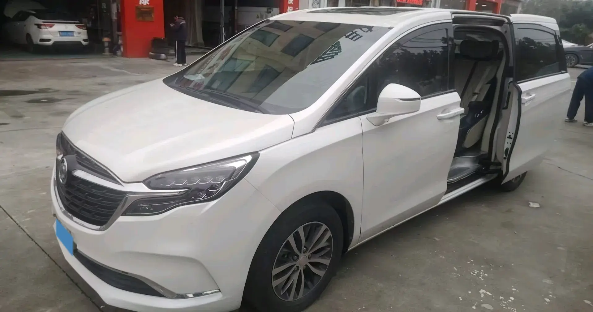 2020 BUICK GL8 view 1