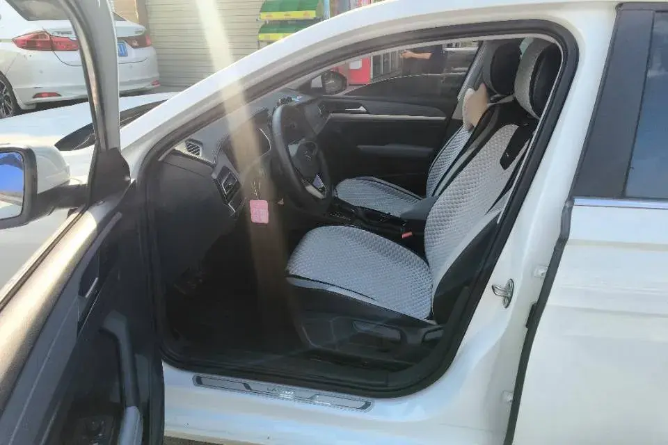 2023 VOLKSWAGEN LAVIDA thumbnail 3