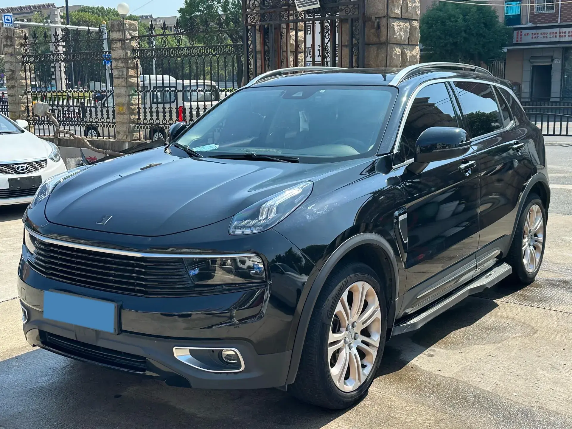 2018 LYNK&CO 01 view 1