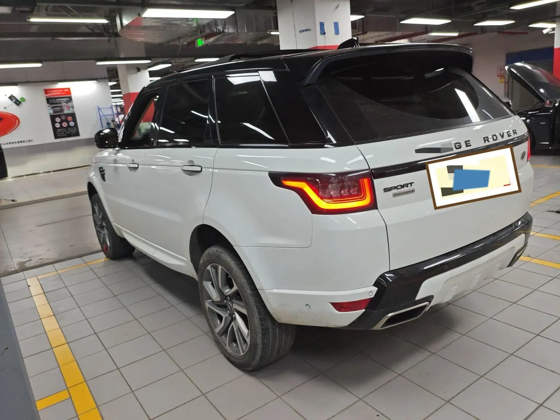 2019 LAND ROVER thumbnail 3