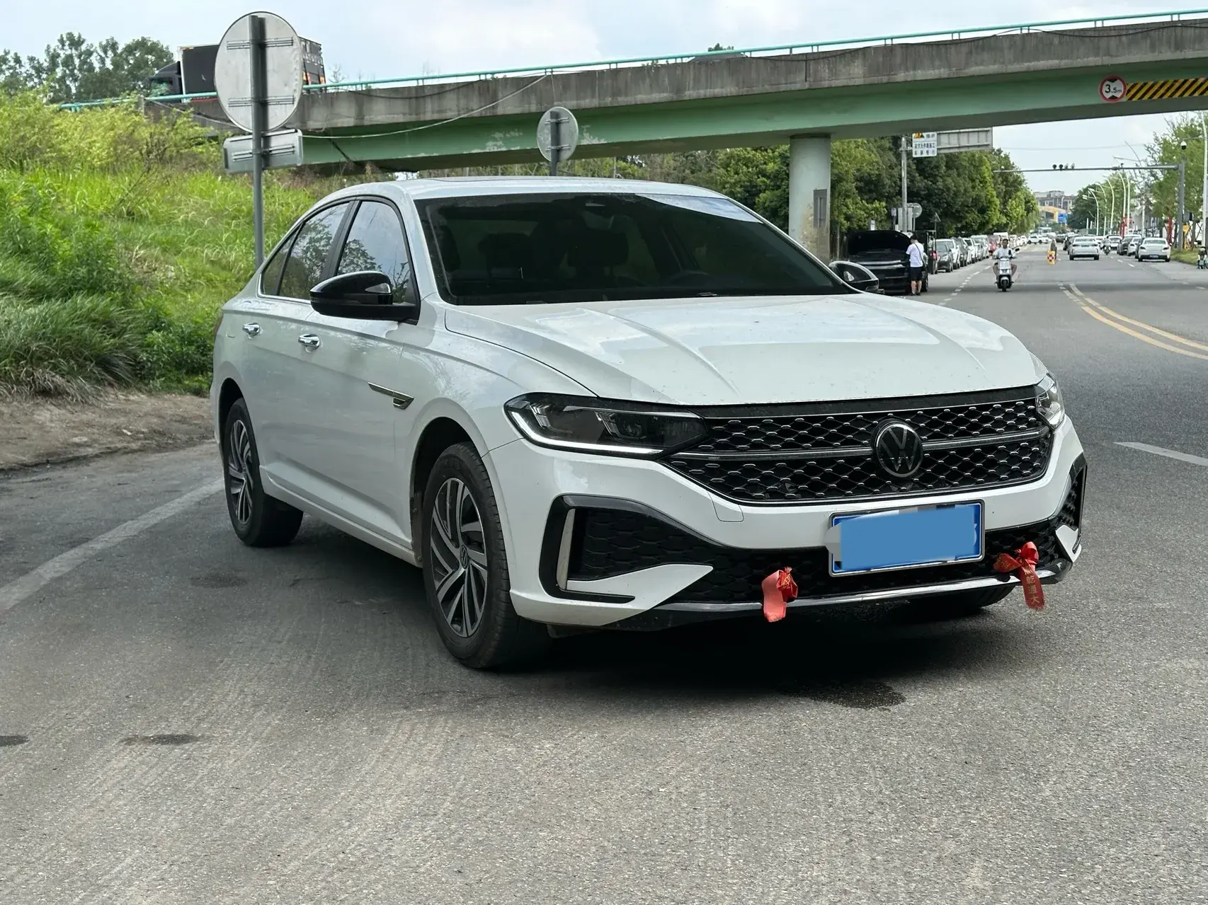 2024 VOLKSWAGEN LAVIDA thumbnail 3