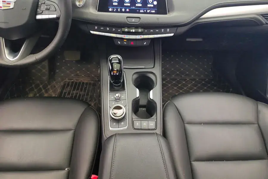 2021 CADILLAC XT4 thumbnail 4