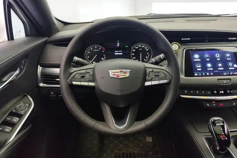 2021 CADILLAC XT4 thumbnail 3