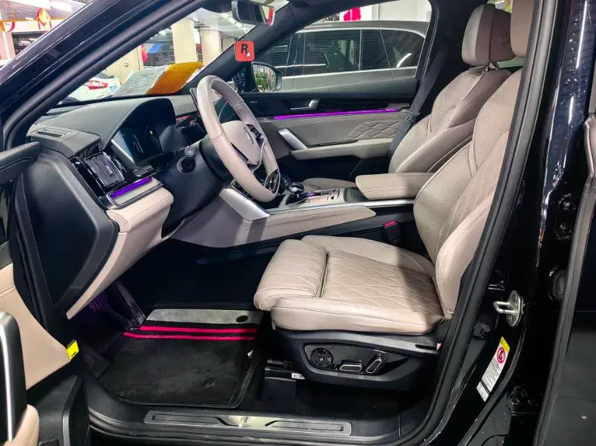 2024 BYD TANG thumbnail 4