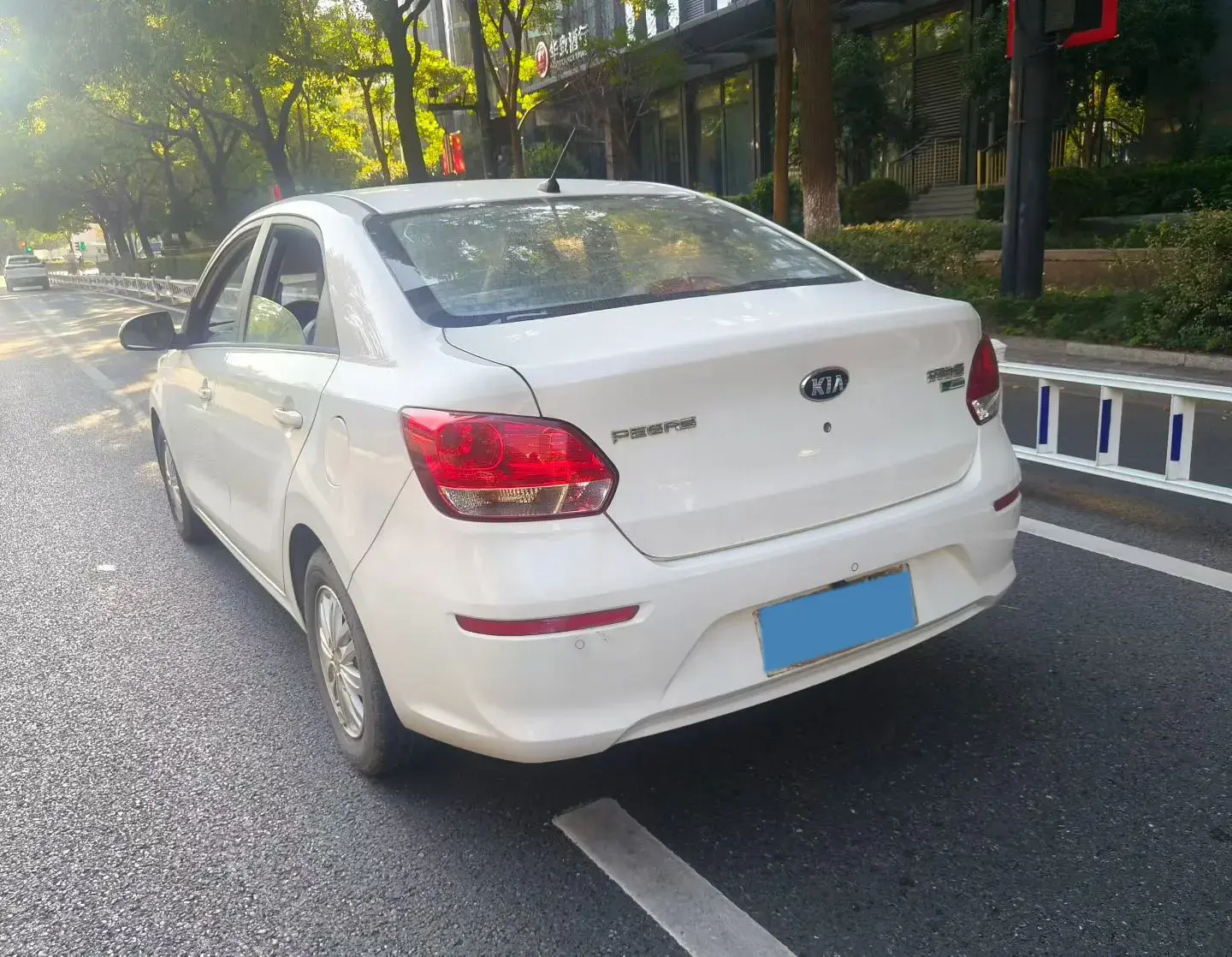 2017 KIA PEGAS thumbnail 4