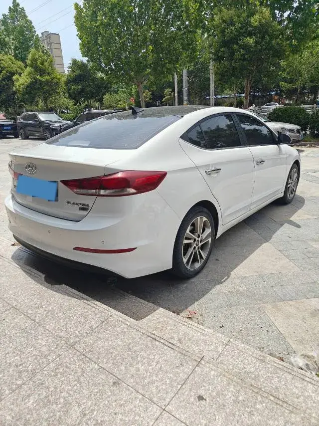 2018 HYUNDAI ELANTRA thumbnail 4