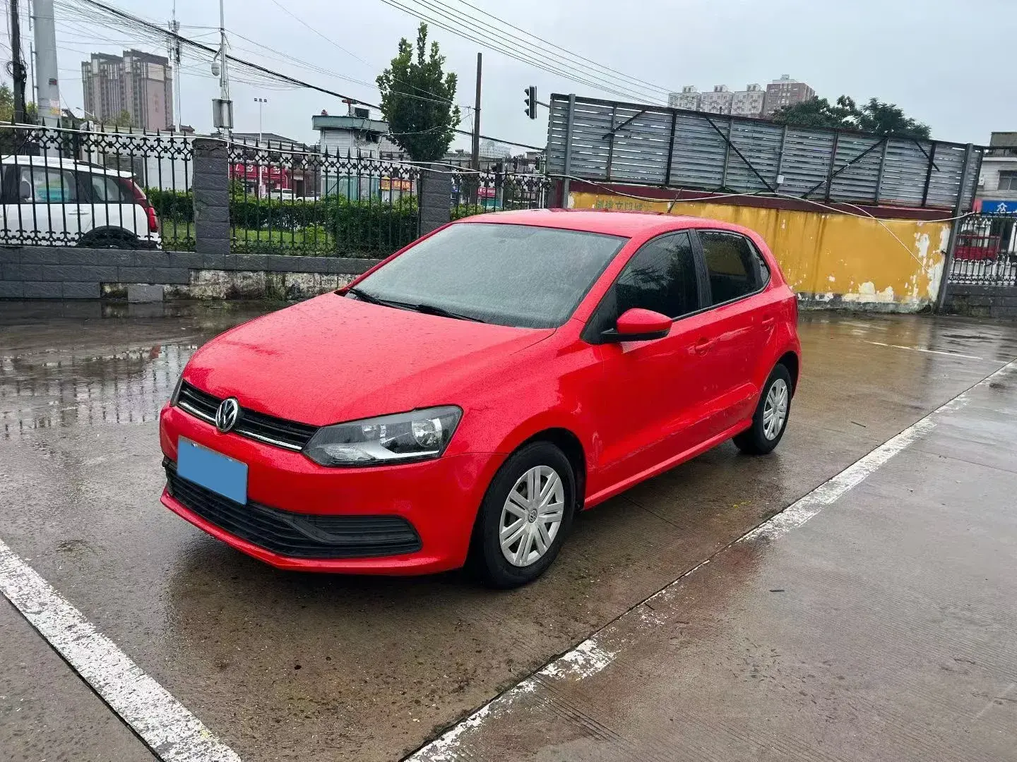 2018 VOLKSWAGEN POLO view 1