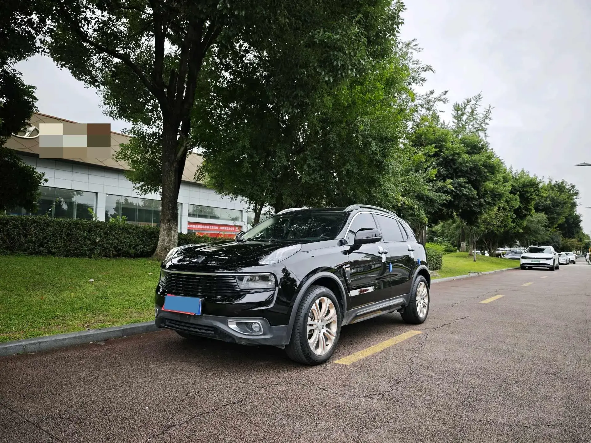 2017 LYNK&CO 01 view 1