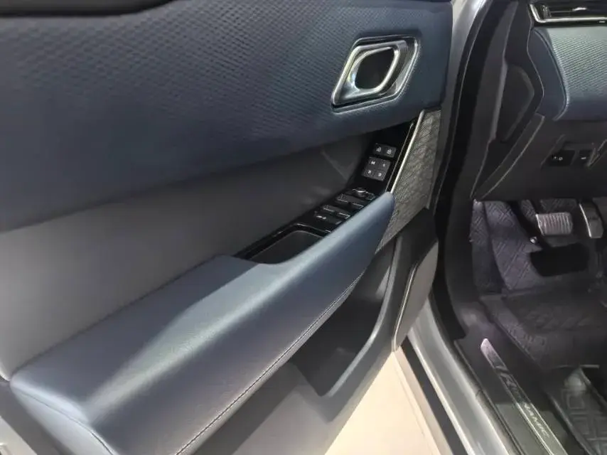 2021 LAND ROVER thumbnail 2