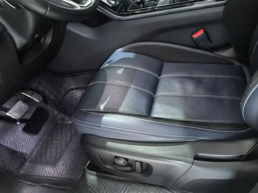 2021 LAND ROVER thumbnail 3