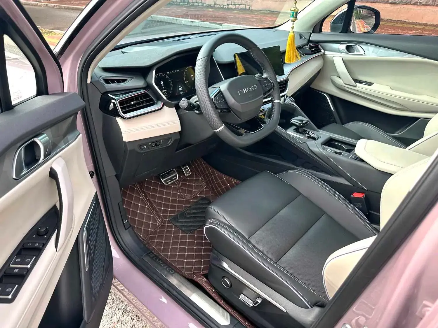 2022 LYNK&CO 06 thumbnail 4