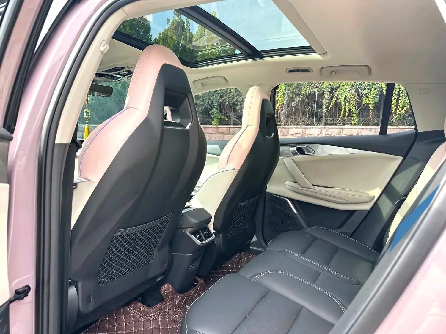 2022 LYNK&CO 06 thumbnail 2