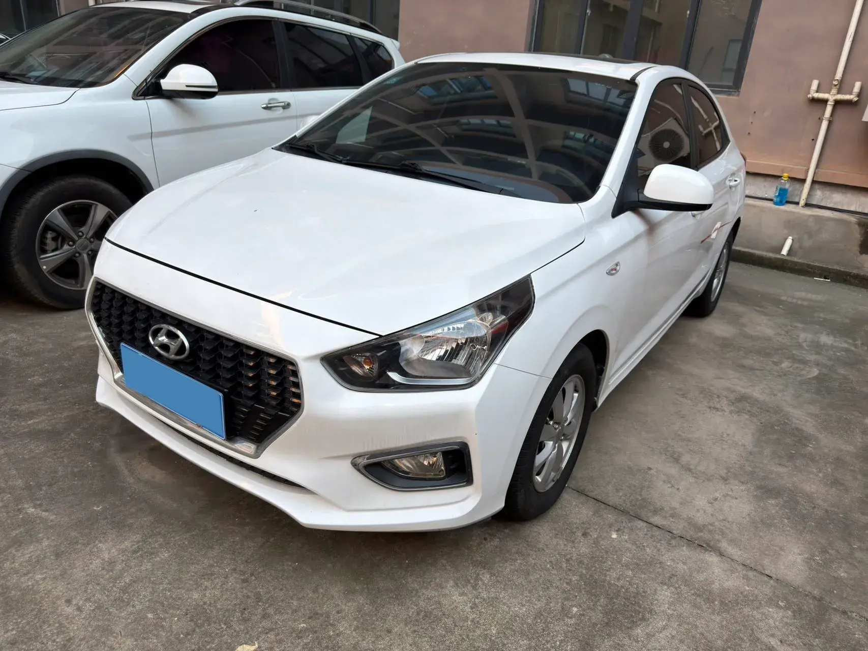 2017 HYUNDAI REINA view 1