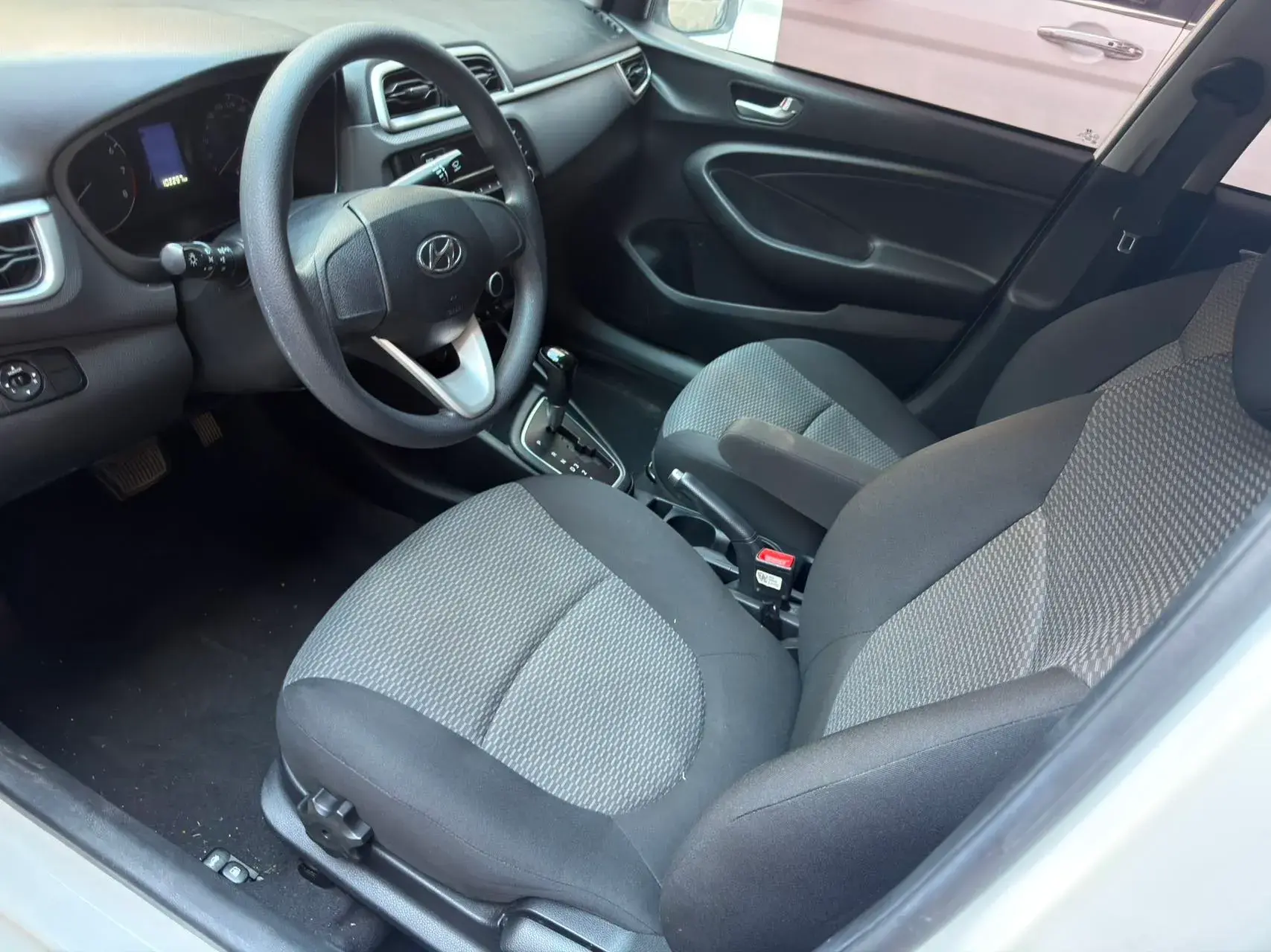 2017 HYUNDAI REINA thumbnail 2