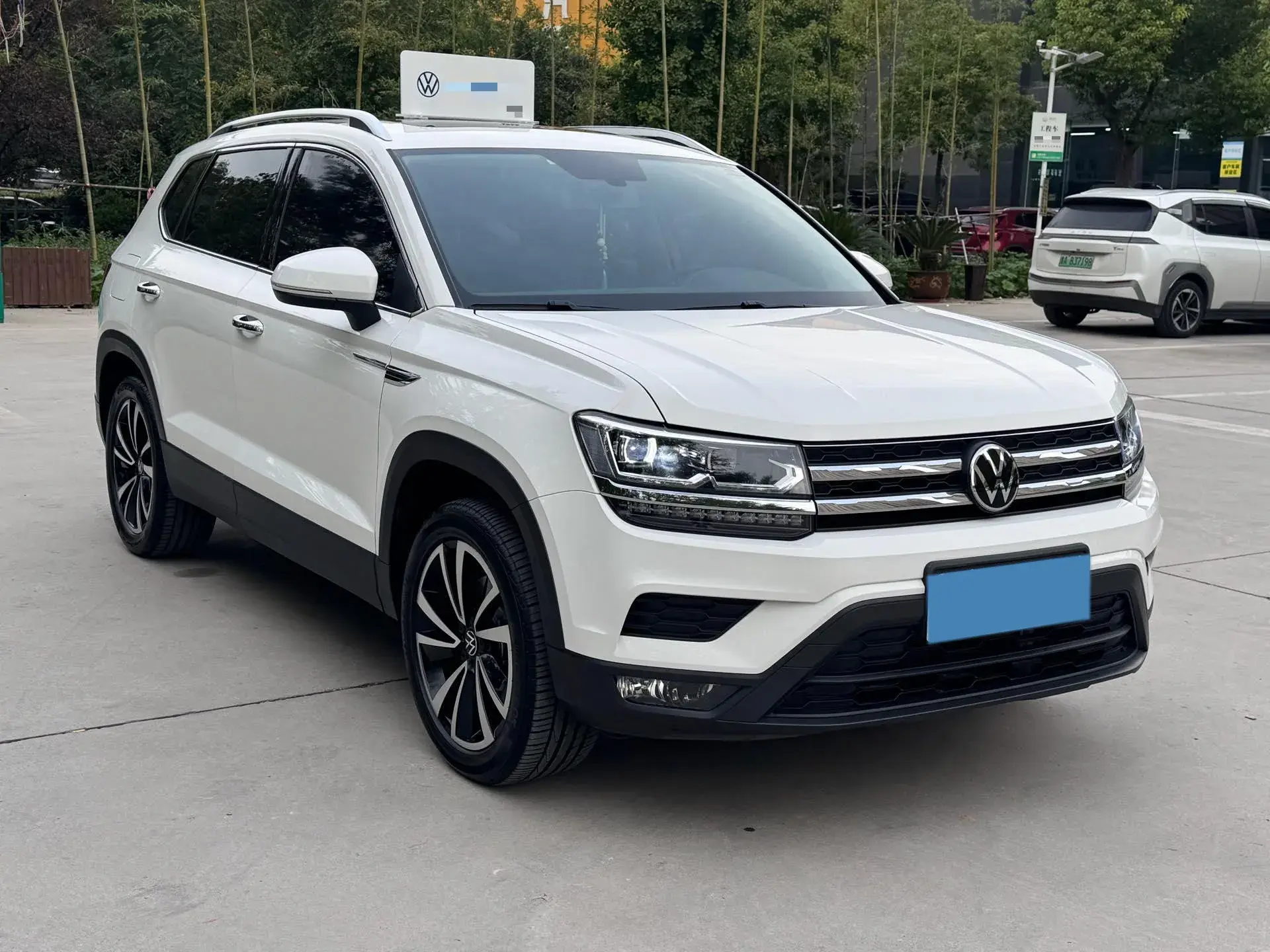 2021 VOLKSWAGEN THARU thumbnail 3