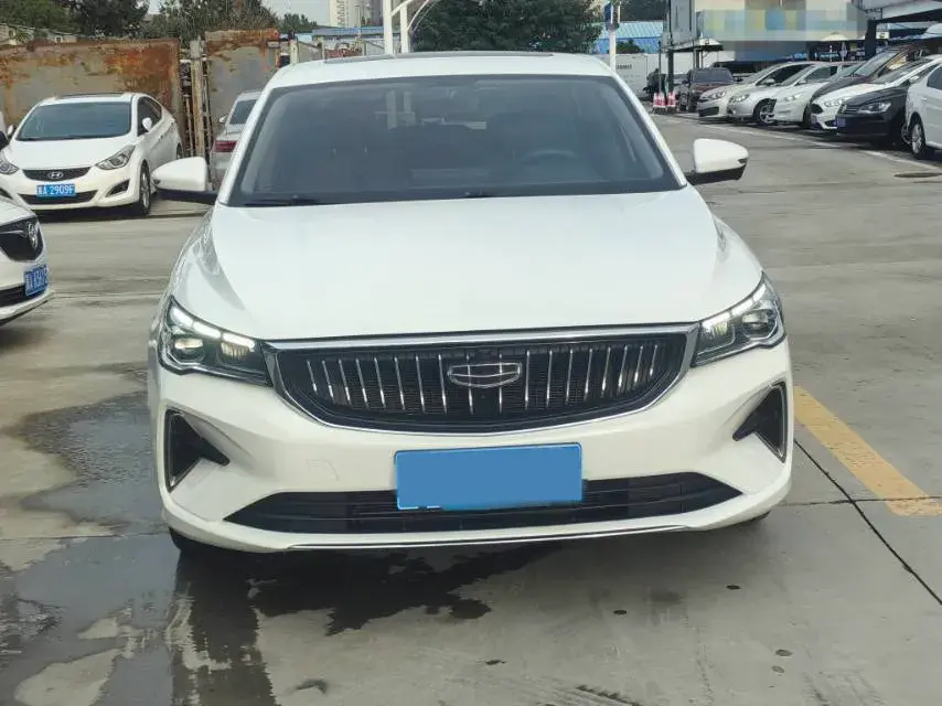 2022 GEELY EMGRAND thumbnail 2