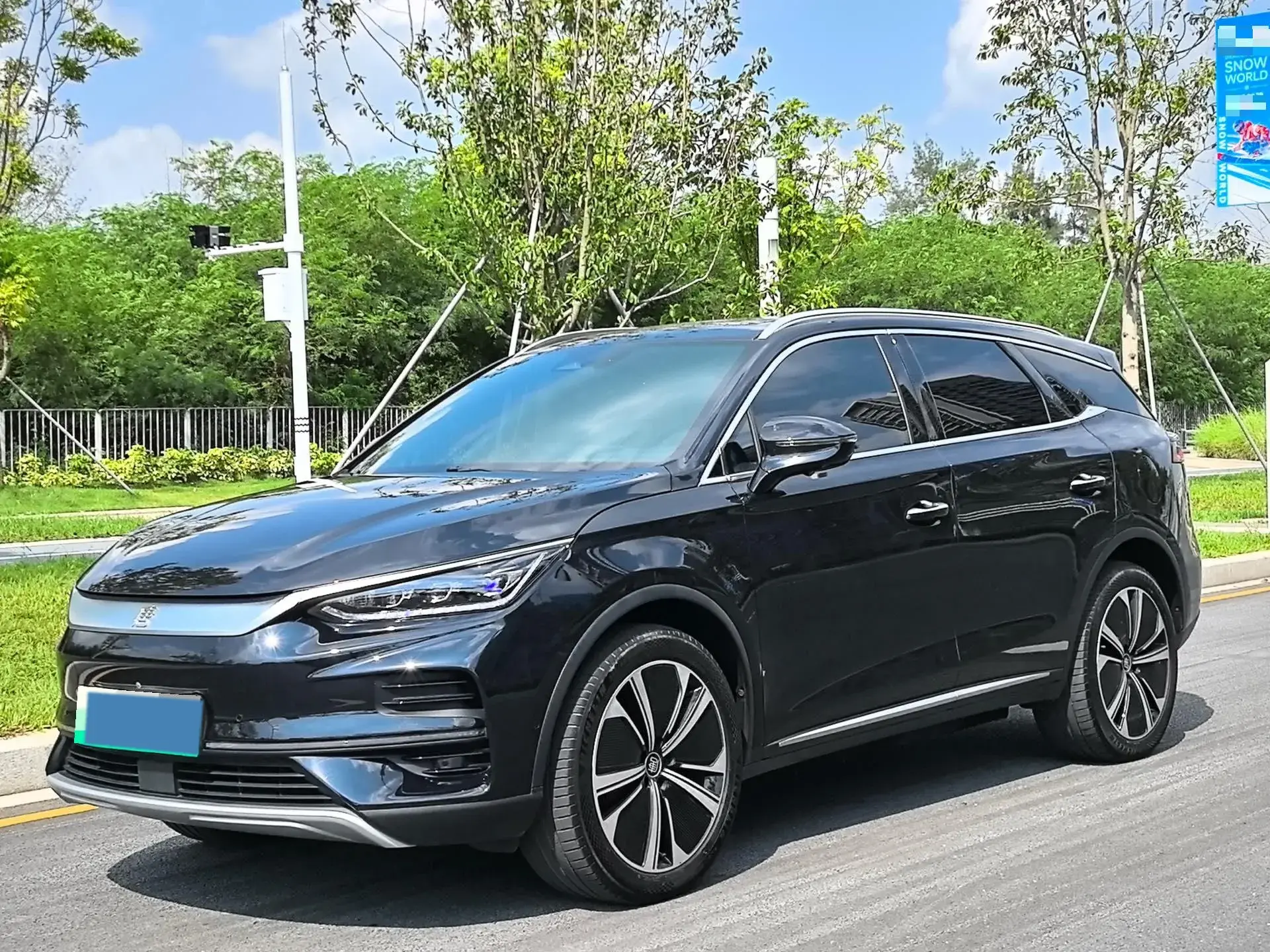 2022 BYD TANG view 1