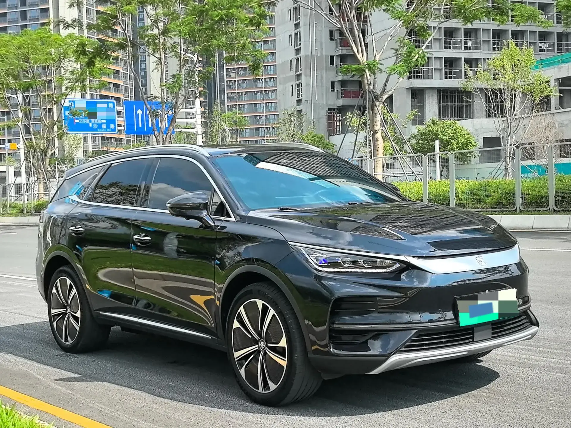 2022 BYD TANG thumbnail 3