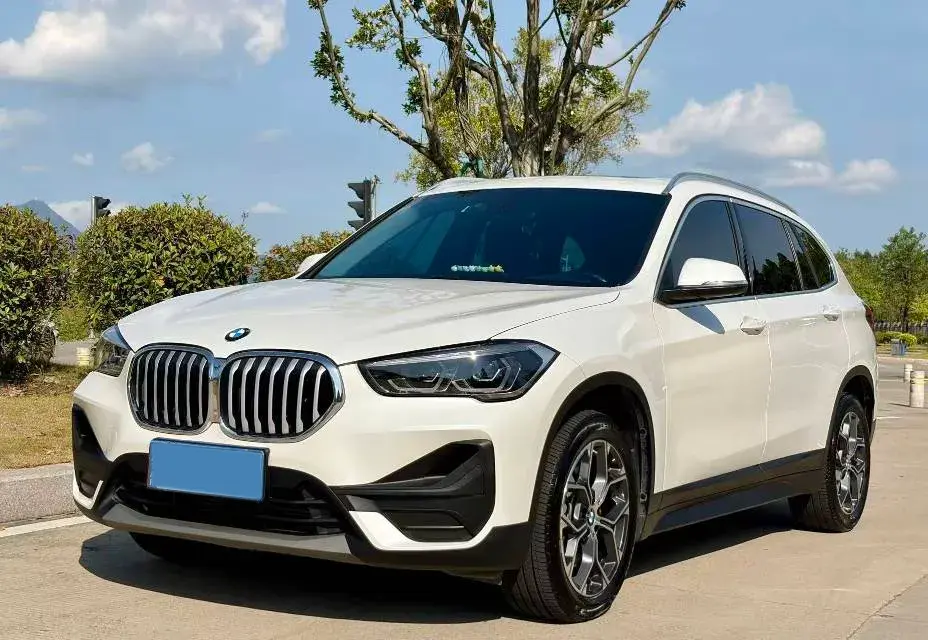 2020 BMW X1 view 1