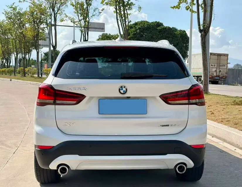2020 BMW X1 thumbnail 4