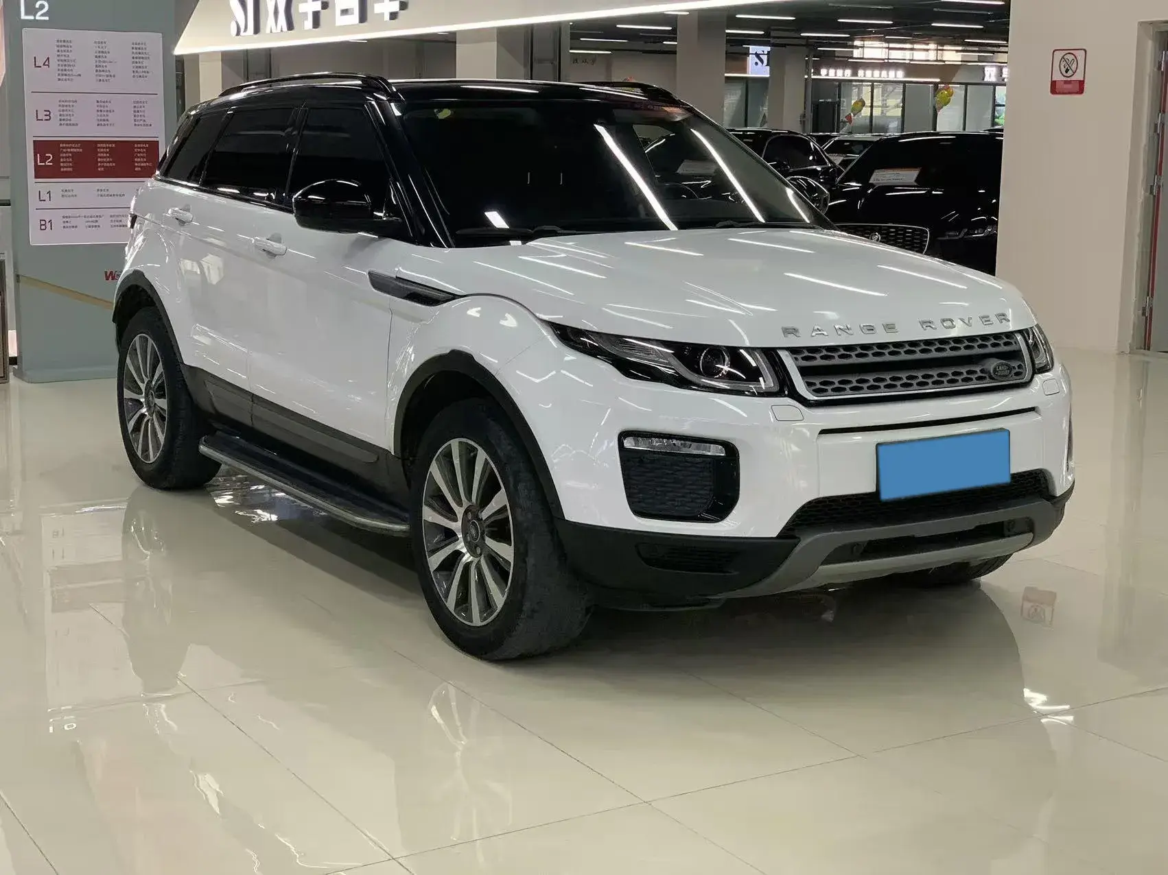 2018 LAND ROVER thumbnail 3