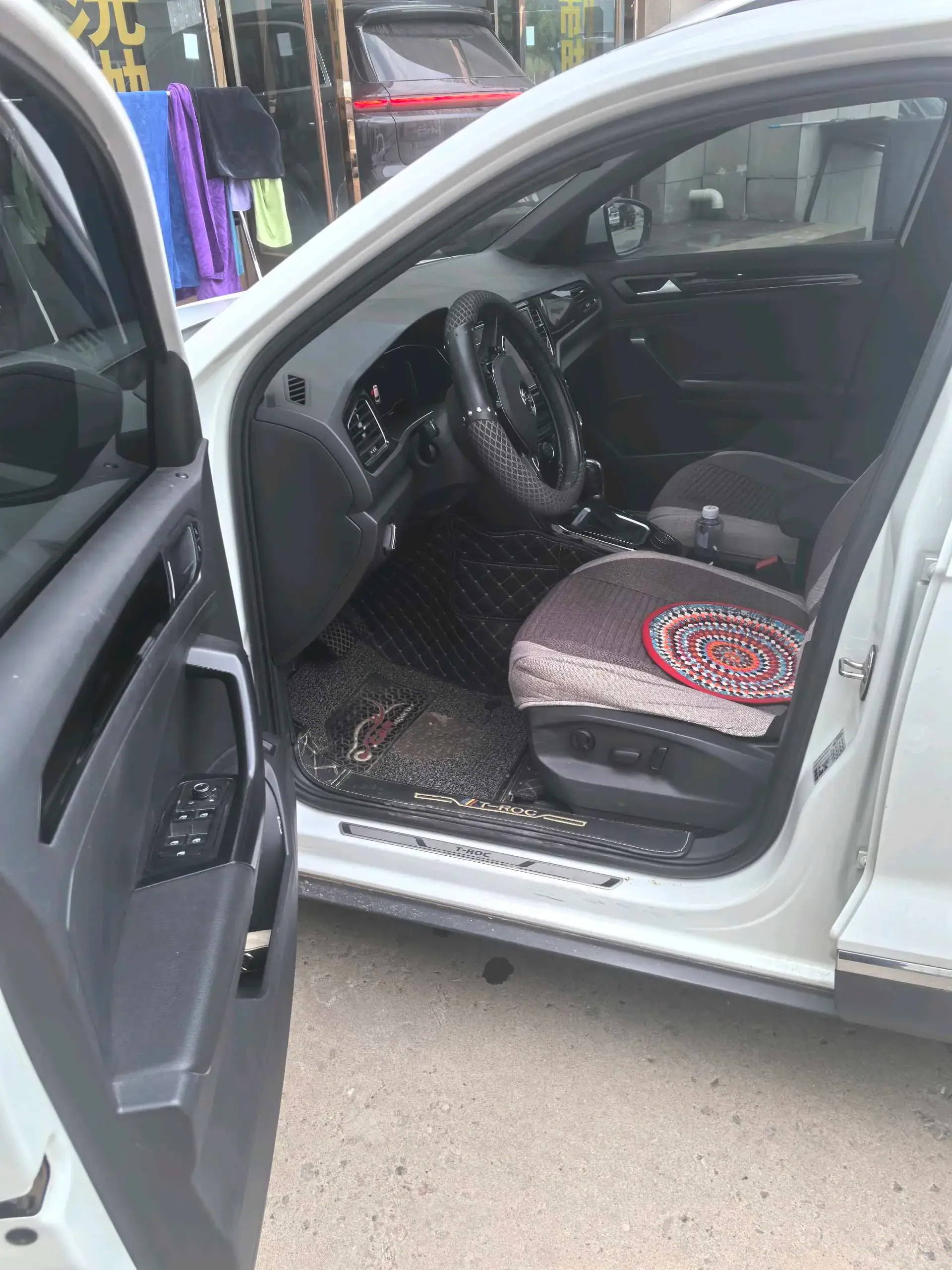 2018 VOLKSWAGEN T-ROC thumbnail 2