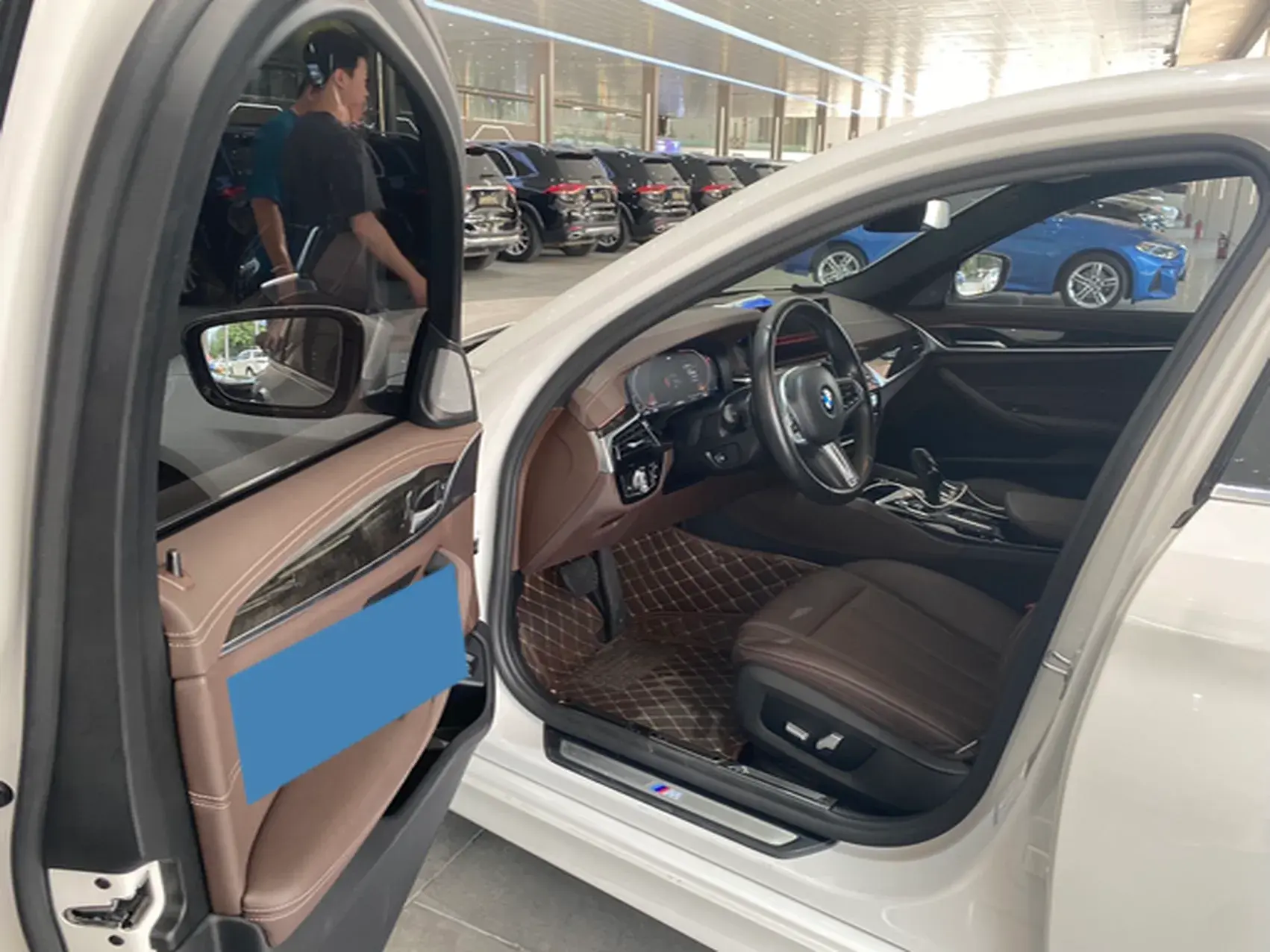 2020 BMW 5 thumbnail 2