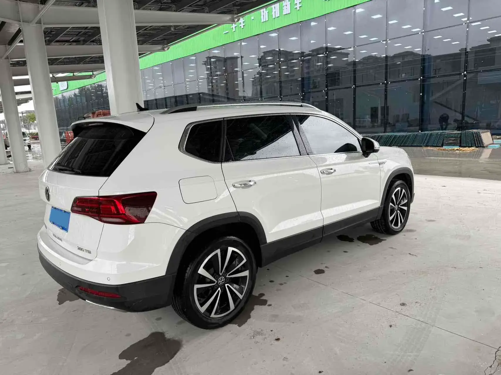 2021 VOLKSWAGEN THARU thumbnail 2