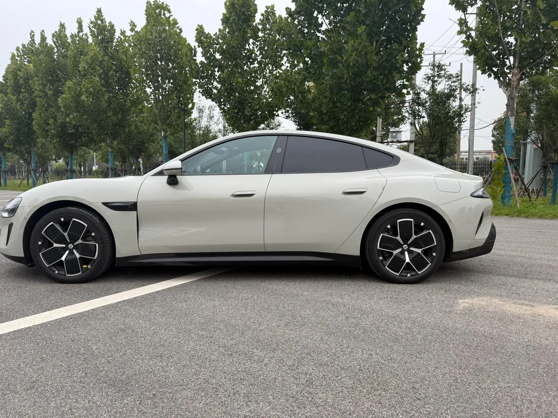 2024 MI SU7 thumbnail 4