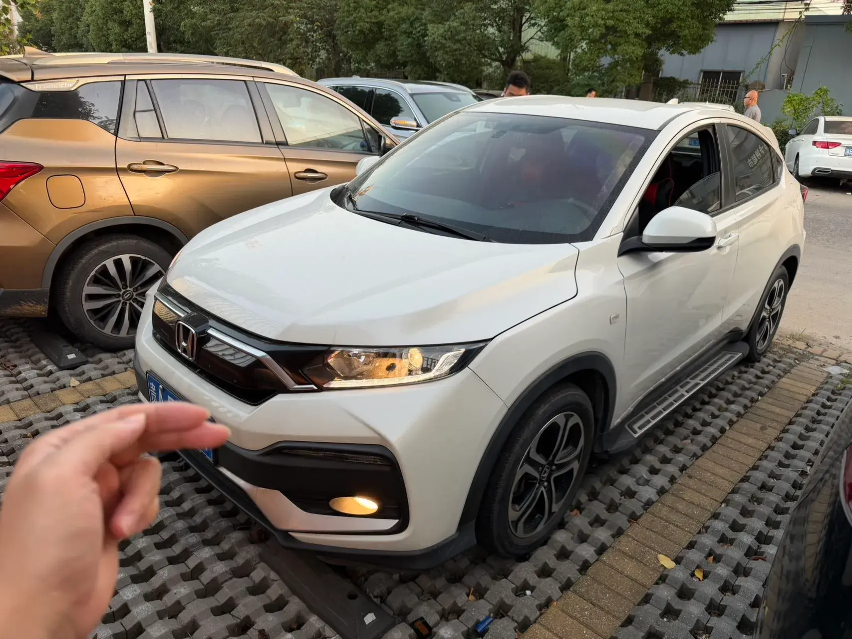 2021 HONDA XR-V view 1