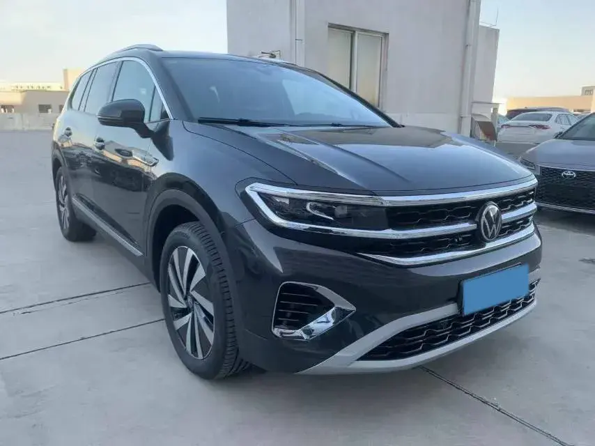 2022 VOLKSWAGEN TALAGON thumbnail 3