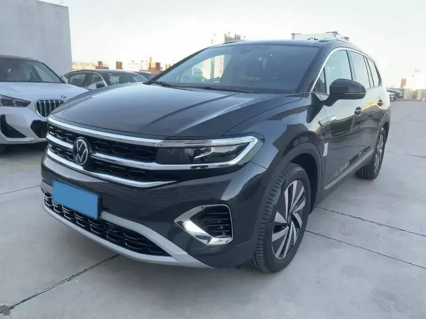 2022 VOLKSWAGEN TALAGON view 1