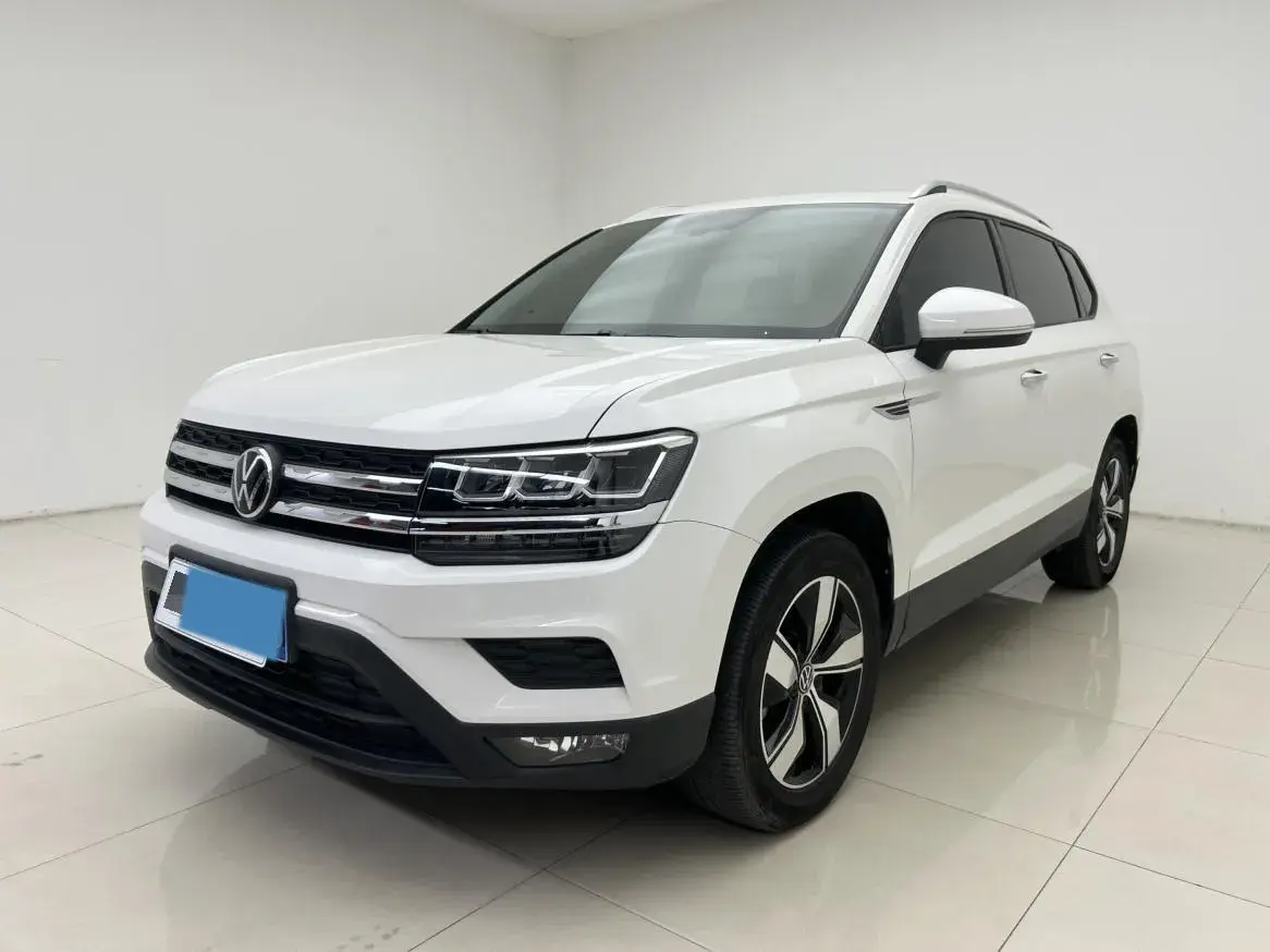 2021 VOLKSWAGEN THARU view 1