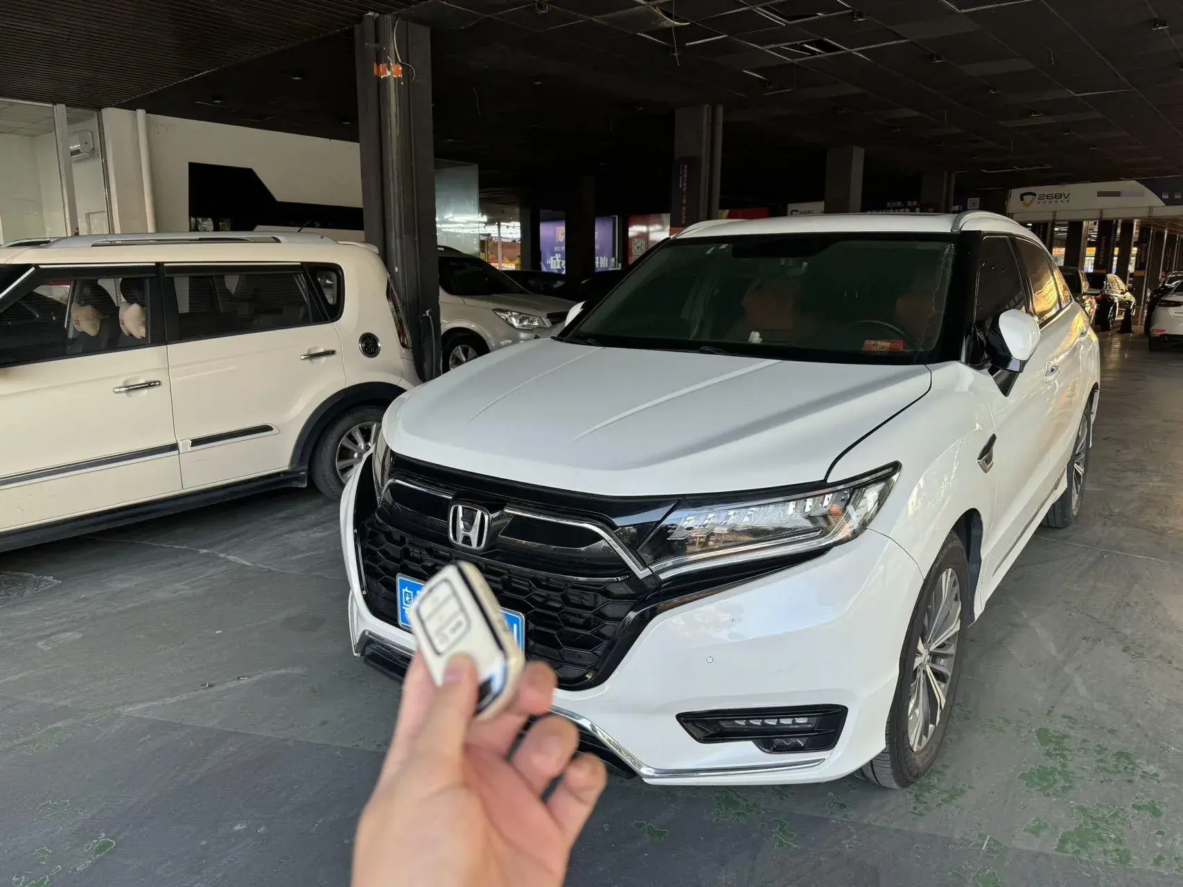 2020 HONDA UR-V view 1