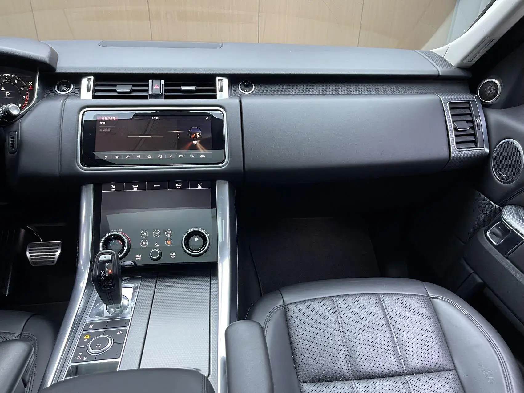 2018 LAND ROVER thumbnail 4