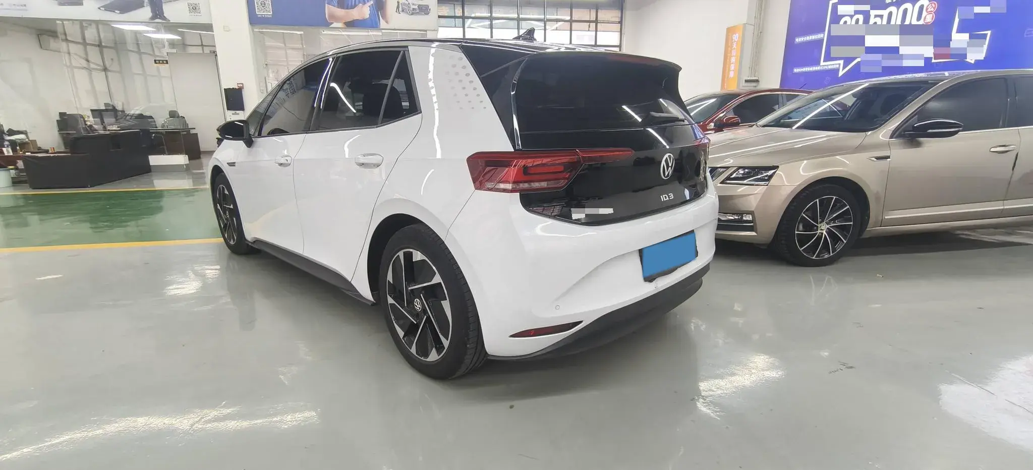 2023 VOLKSWAGEN ID.3 thumbnail 3