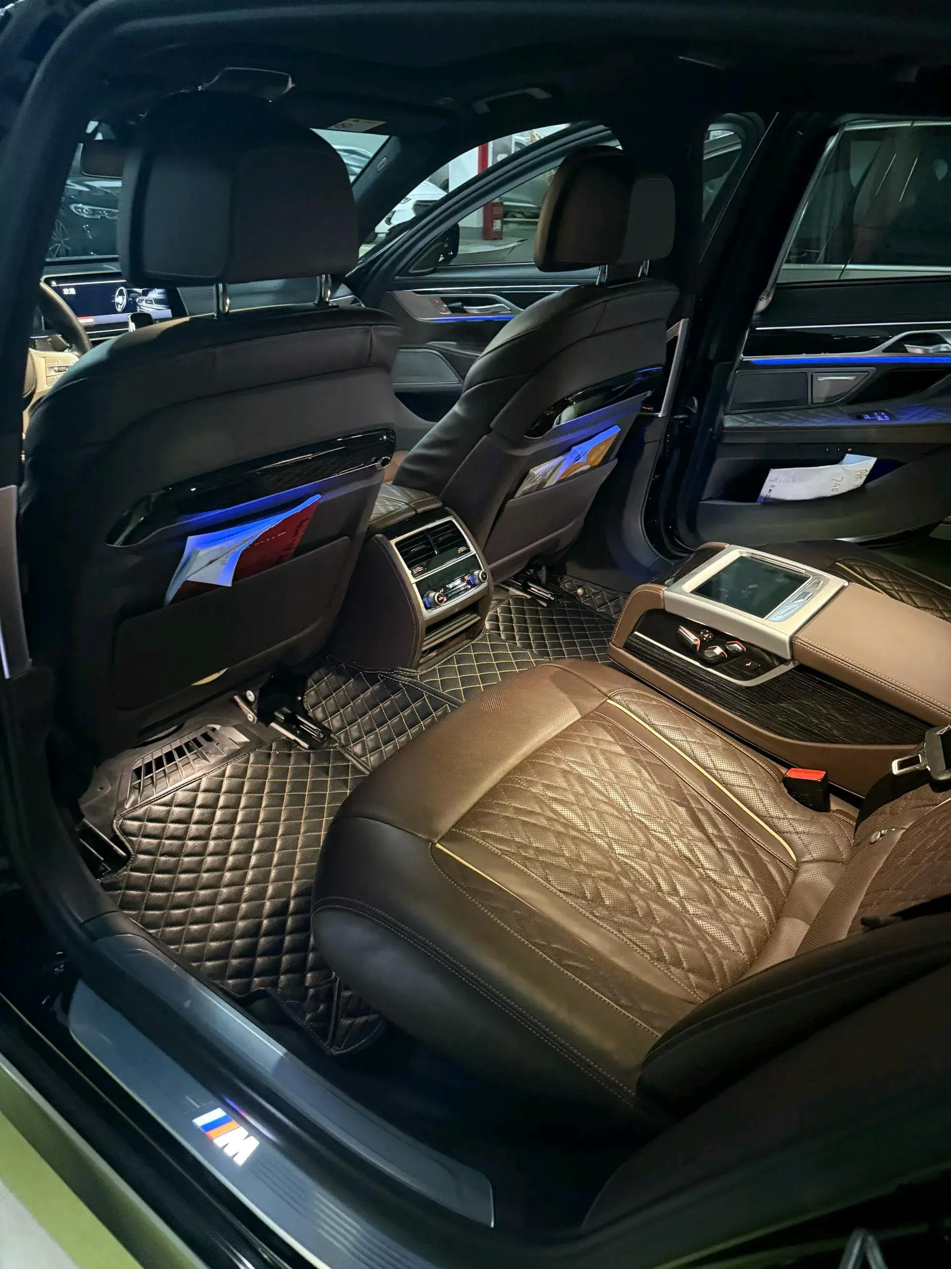 2021 BMW 7 thumbnail 4