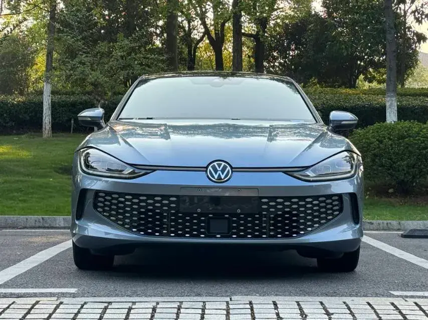 2023 VOLKSWAGEN LAMANDO thumbnail 3